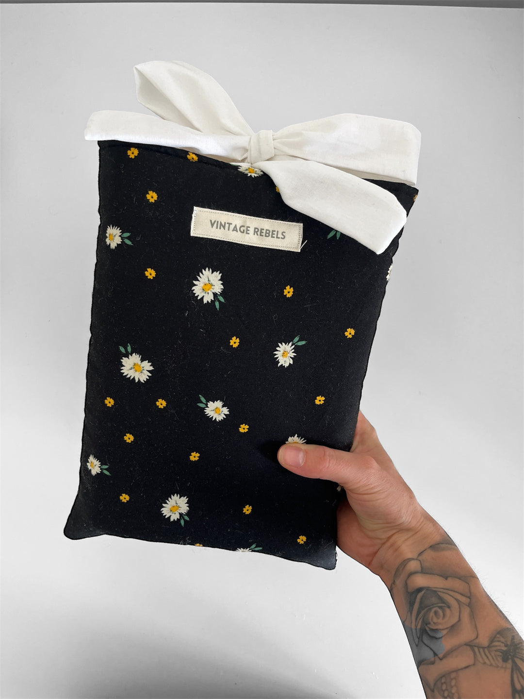 Quilted Book Sleeve | Midnight Daisies