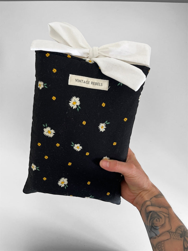 Quilted Book Sleeve | Midnight Daisies - Vintage Rebels